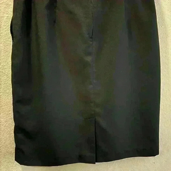 Linden Grey Navy Blue pin stripped skirt with pockets - Picture 3 of 4